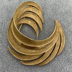 Vintage Estate Statement SIGNED TRIFARI Feather Brushed Gold Tone Brooch 2"